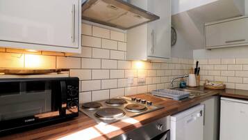 Dishwasher, cookware/dishes/utensils