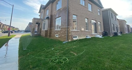 VRBO 6 Queen Beds in 6 Bedrooms with 3 Bedrooms Having Attached Bath