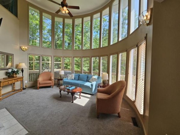 Signature House, 3 Bedrooms, Hot Tub, Mountain View | Living room