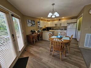 Signature House, 3 Bedrooms, Hot Tub, Mountain View | In-room dining - 21A Edelweiss (Gatlinburg)