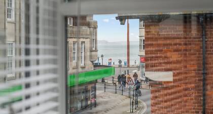 2 Bed Flat - Sleeps 3 - Parking - Wifi