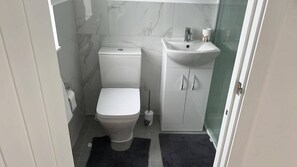 Dusche, Haartrockner, Handtücher