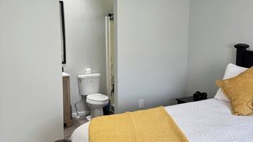 2 habitaciones, tabla de planchar con plancha, wifi y ropa de cama