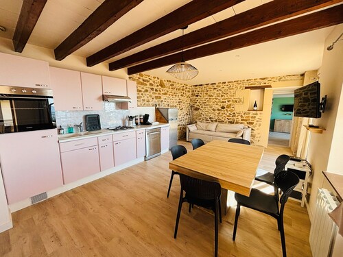 Gîte 'Gite De Clairette Et Nono' avec Terrasse Privée et Wi-Fi