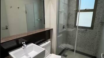 Executive appartement, 1 slaapkamer, airconditioning | Badkamer | Toiletpapier
