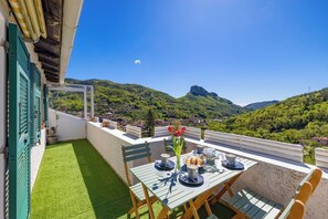 Outdoor dining - THE OUTDOOR ROOFTOP HOUSE (Calice Ligure)