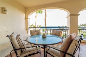 Outdoor dining - Las Mañanitas LM E3302 (San José del Cabo)