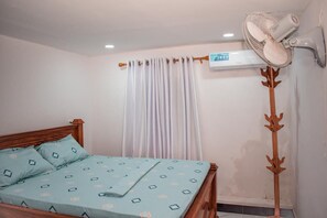 Deluxe Double Room, 1 Katil Kelamin (Double), City View | Peti besi dalam bilik, seterika/papan seterika, Wi-fi percuma