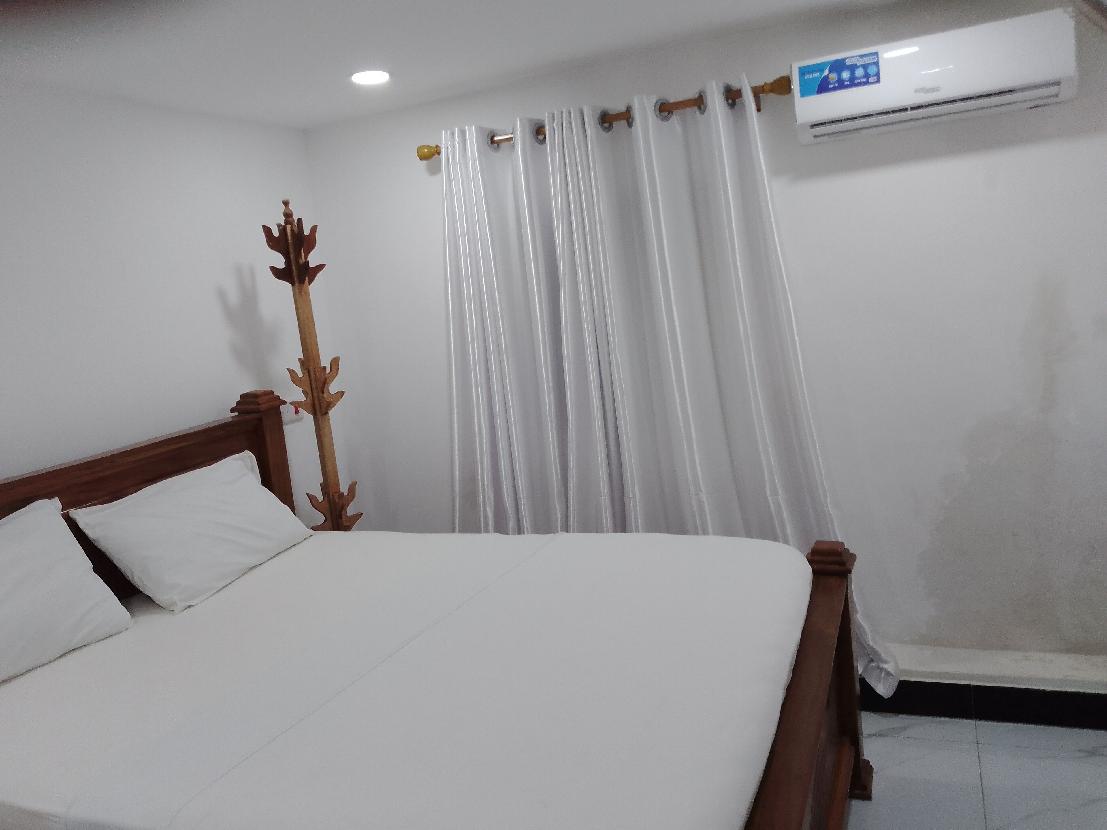 ห้องดีลักซ์ดับเบิล, เตียงใหญ่ 1 เตียง, วิวเมือง | เตารีด/โต๊ะรีดผ้า, Wi-Fi ฟรี