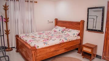 Deluxe-Doppelzimmer, 1 Doppelbett, Stadtblick | BĂŒgeleisen/BĂŒgelbrett, kostenloses WLAN