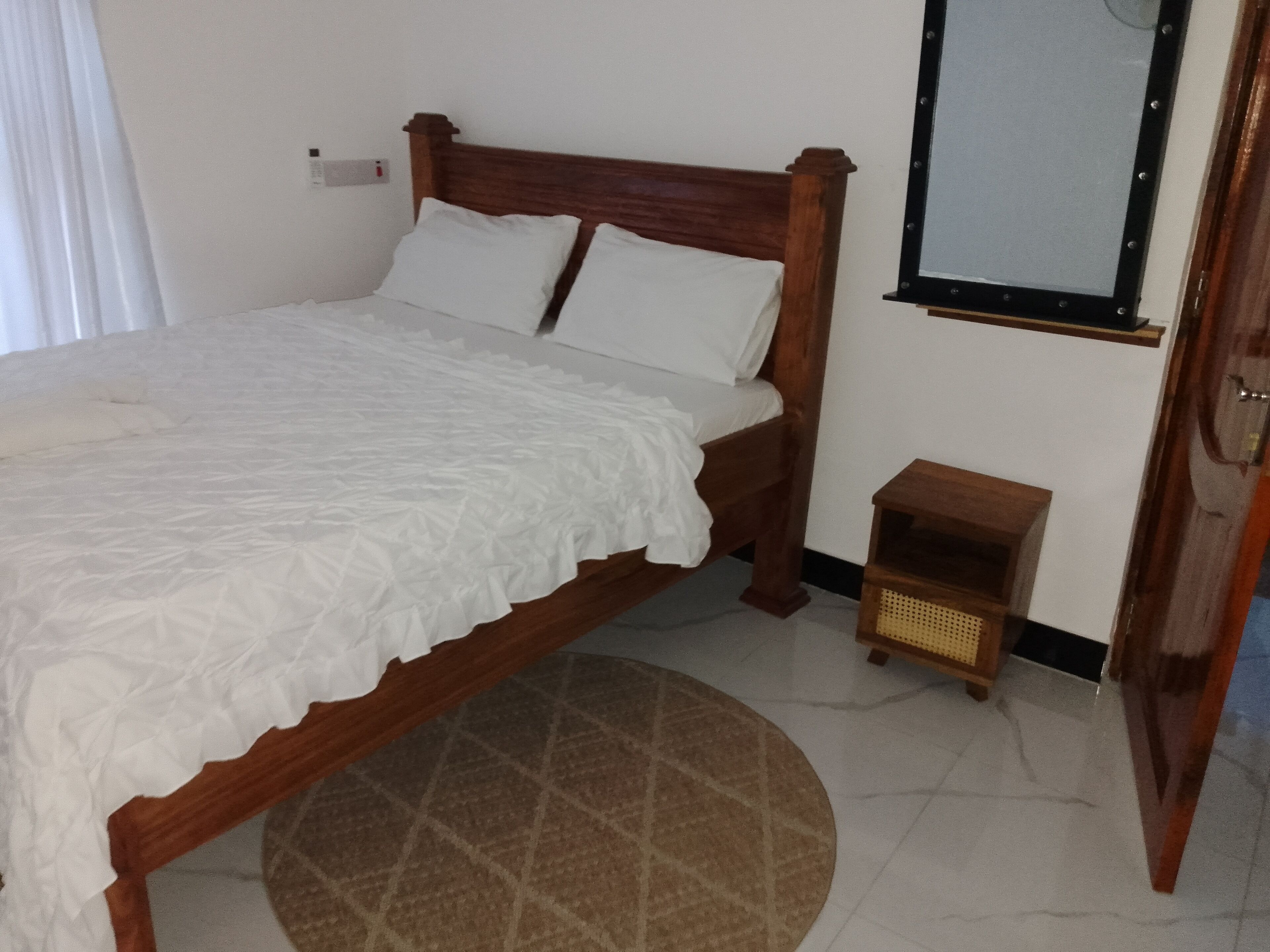 Deluxe tweepersoonskamer, 1 tweepersoonsbed, uitzicht op de stad | Een strijkplank/strijkijzer, gratis wifi