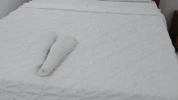 Economy Apartment, 4 Bedrooms | Iron/ironing board, free WiFi