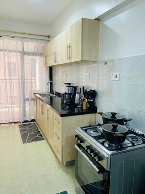 Mikrowelle, Ofen, Herdplatte, Geschirrspüler