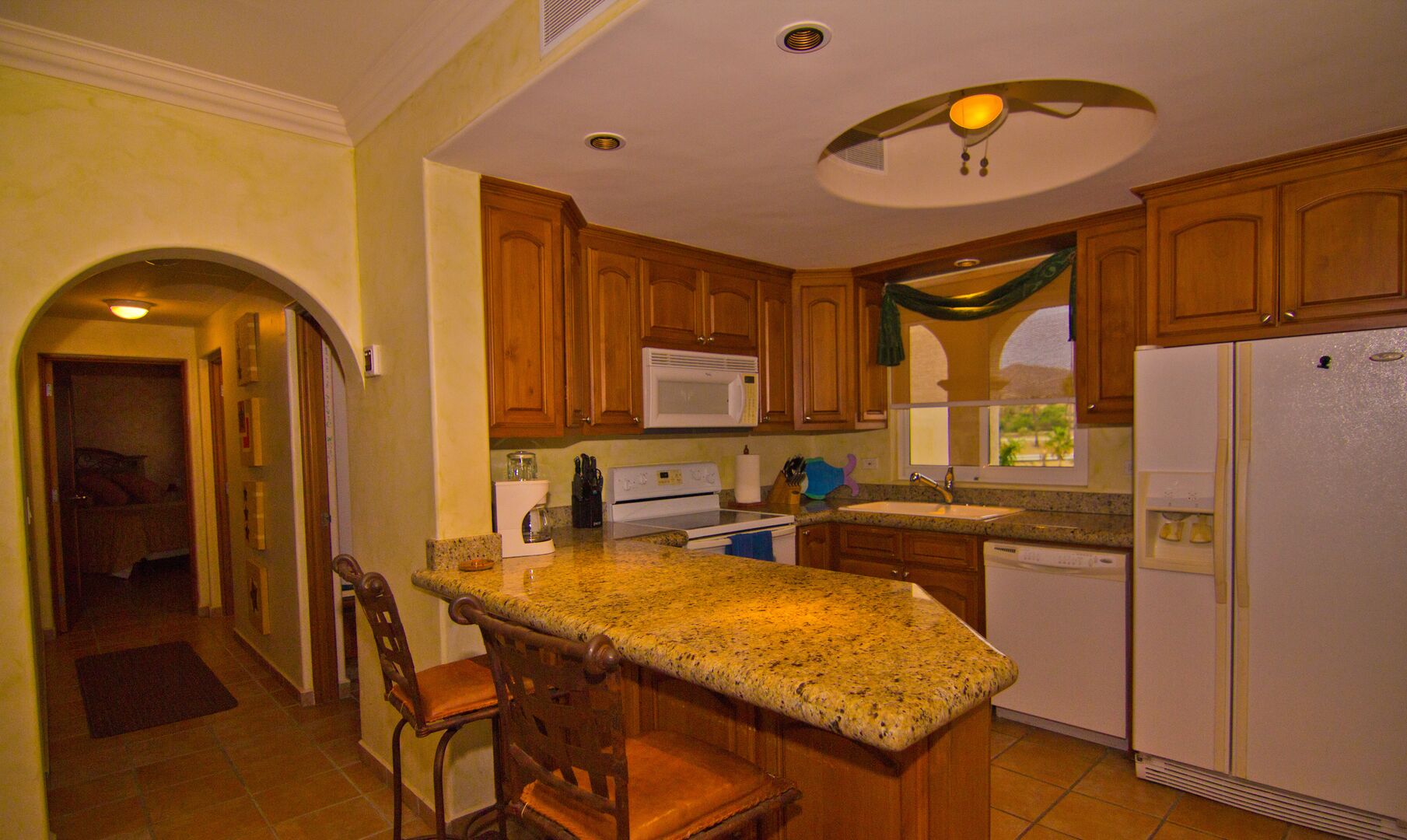 Apartamento, várias camas, sacada, vista para o oceano (Las Mañanitas LM E3303) | Cozinha privada | Cafeteira/chaleira, mesas de jantar