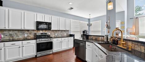 Køleskab, mikrobølgeovn, ovn, opvaskemaskine