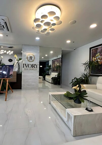 W/ Secure Cabinets, complete appliance + Wifi