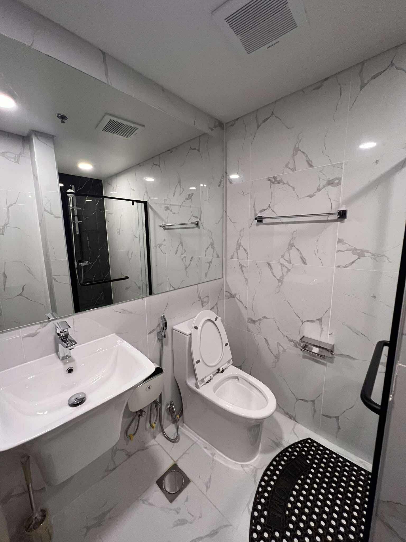Doccia, asciugacapelli, bidet, asciugamani