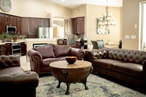 Televisor intel·ligent, llar de foc, reproductor de DVD i llibres 