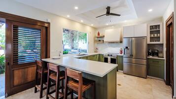 Oven, stovetop, dishwasher