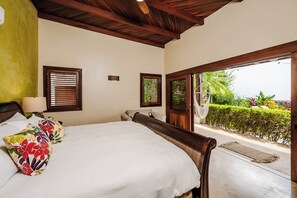 3 bedrooms, iron/ironing board, WiFi, bed sheets - Newly renovated 3-bedroom house with private pool in Playa Langosta (Playa Langosta)