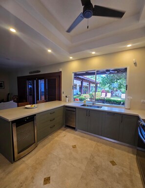 Oven, stovetop, dishwasher