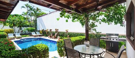 تناول الطعام بالخارج