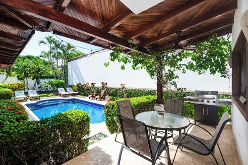 Newly renovated 3-bedroom house with private pool in Playa Langosta