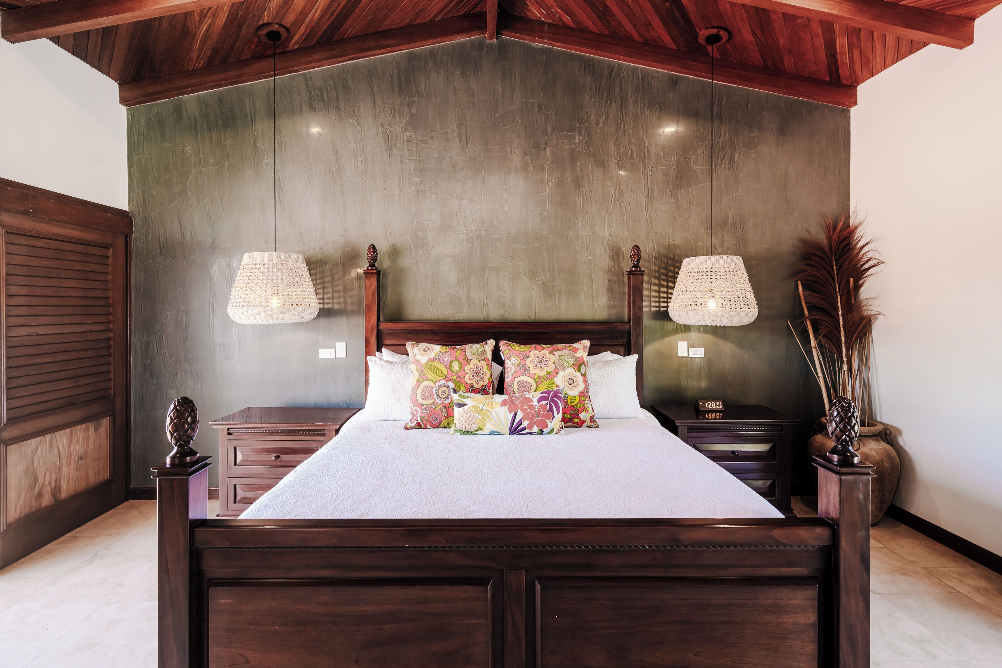 3 عدّة غرف نوم ومكواة/لوح كي وواي فاي وملاءات أسرّة