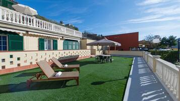 Appartamento in villa con piscina e giardino | Terrace/patio