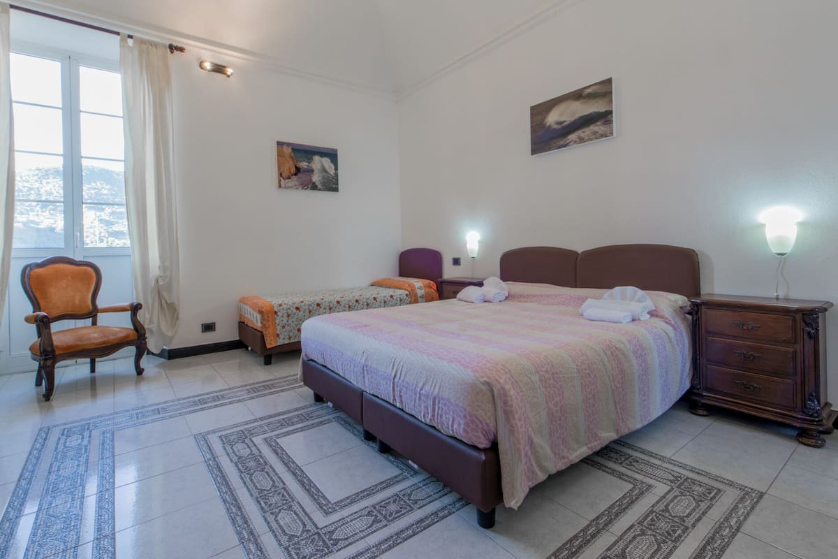 Appartamento in villa con piscina | Blackout drapes, iron/ironing board, free cribs/infant beds, free WiFi
