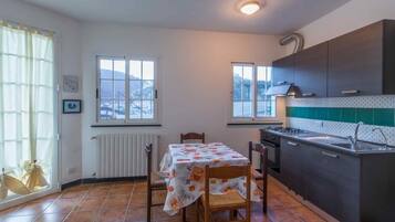 Monolocale in villa con piscina | Eigene Küche | Großer Kühlschrank, Ofen, Herdplatte, Espressomaschine