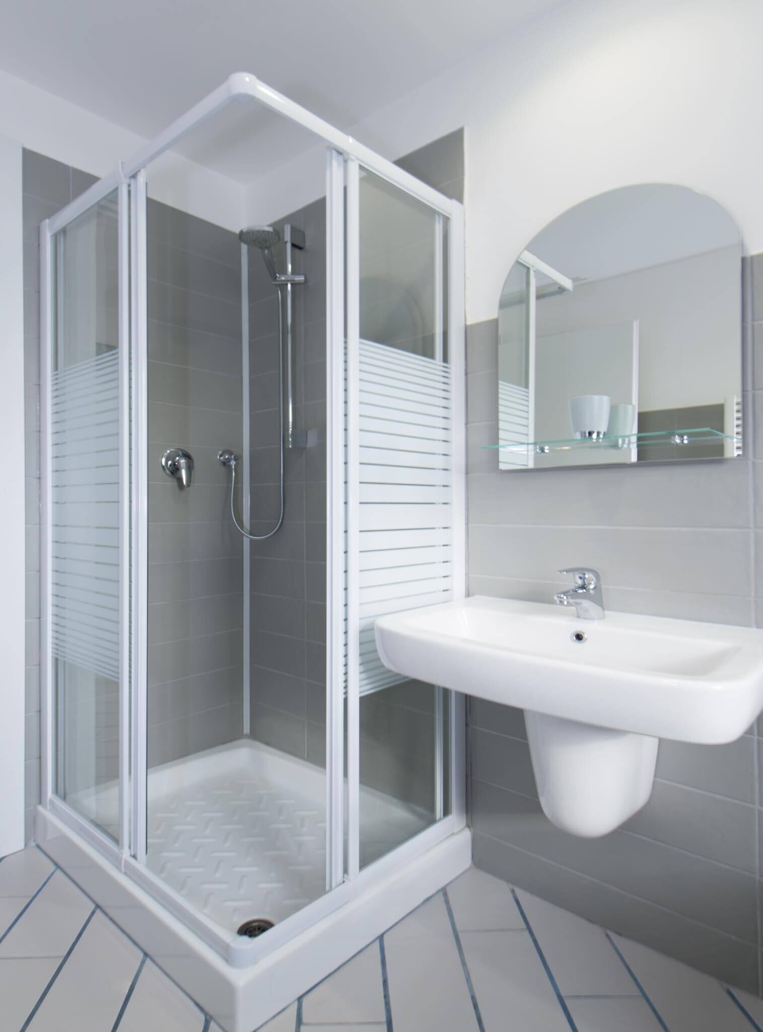 Secador de pelo, bidet, toallas