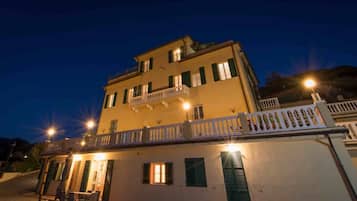 Appartamento deluxe in villa con piscina | Terrasse/gårdhave