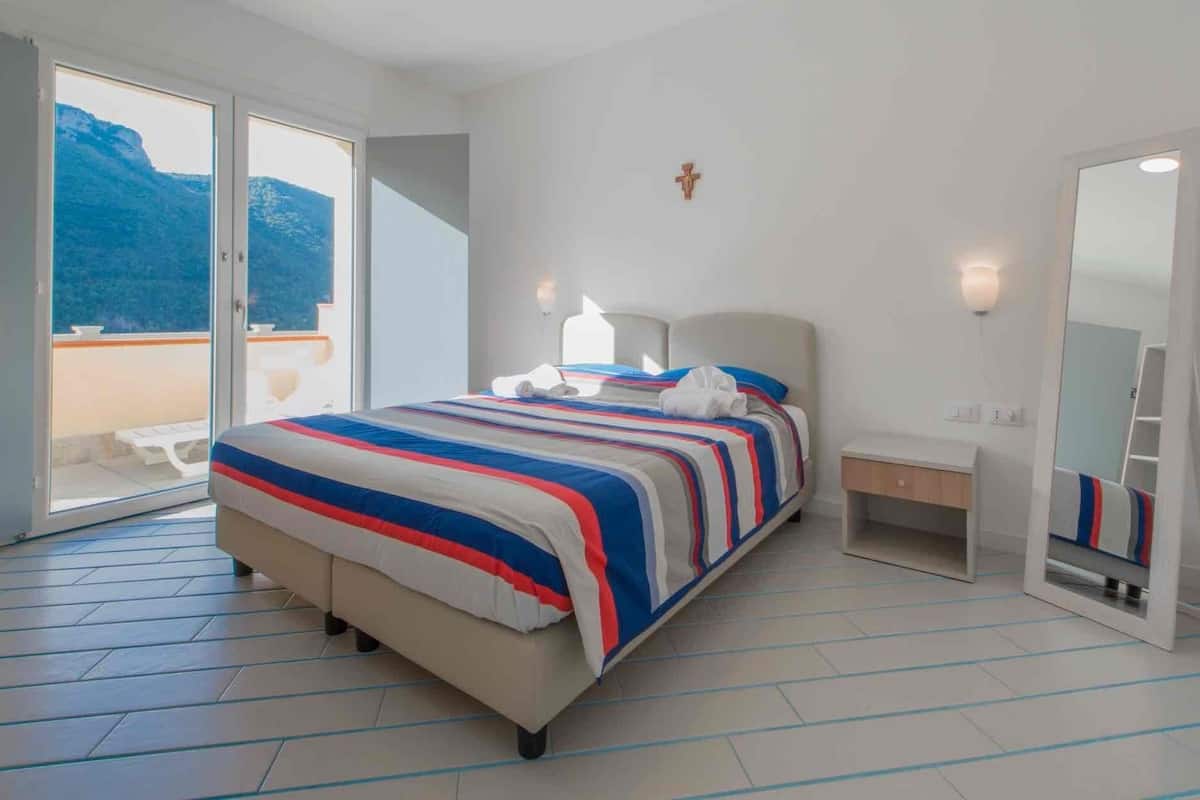 Appartamento in villa con piscina | Blackout drapes, iron/ironing board, free cribs/infant beds, free WiFi