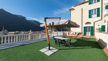 Appartamento in villa con piscina e giardino | Terrasse/Patio