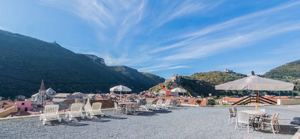 Monolocale in villa con piscina | Quang cảnh từ phòng