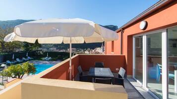 Appartamento in villa con piscina e terrazza panoramica | Ausblick vom Zimmer