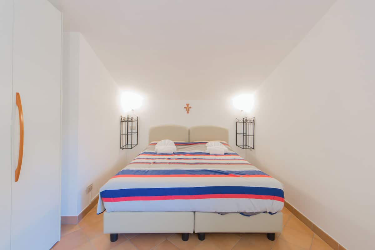 Appartamento in villa con piscina | Blackout drapes, iron/ironing board, free cribs/infant beds, free WiFi