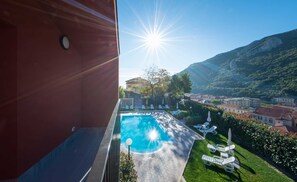 Piscine extérieure (ouverte en saison), parasols de plage