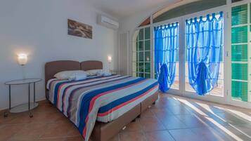 Appartamento in villa con piscina e giardino | Verdunkelungsvorhänge, Bügeleisen/Bügelbrett, kostenlose Babybetten