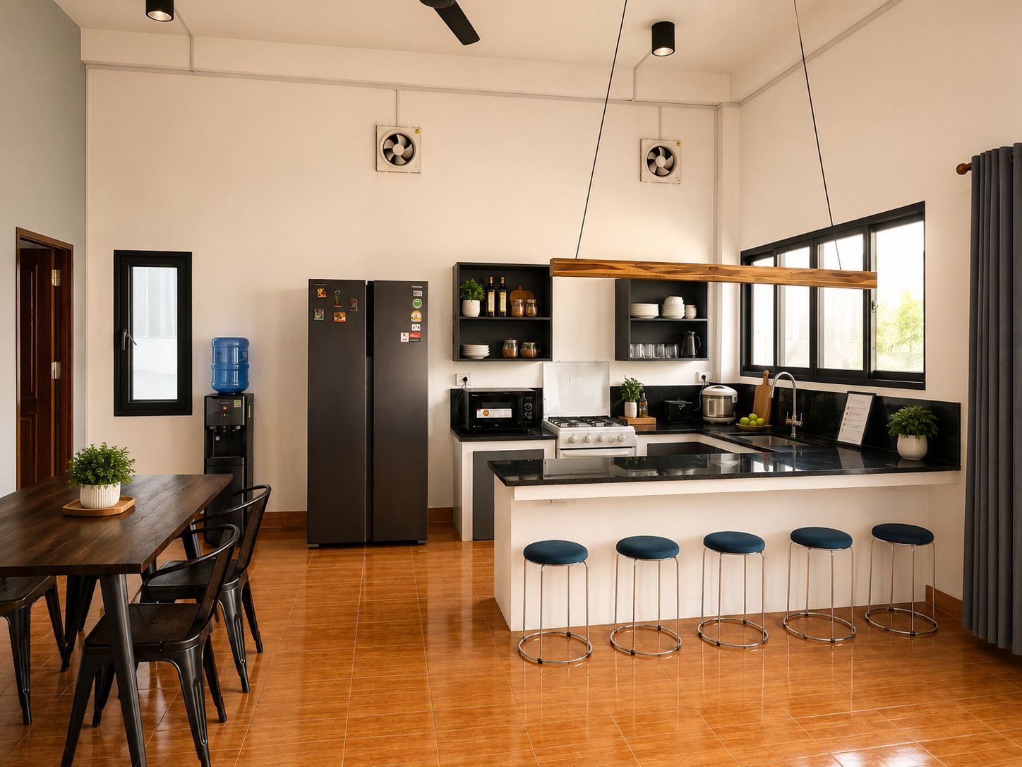 Frigorífico, microondas, horno y placa de cocina