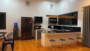 Een magnetron, een oven, een kookplaat