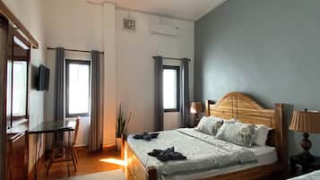 3 bedrooms, desk, iron/ironing board, free WiFi