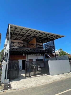 Exterior - Modern 3-Bedroom Home Central Luang Prabang (Luang Prabang)