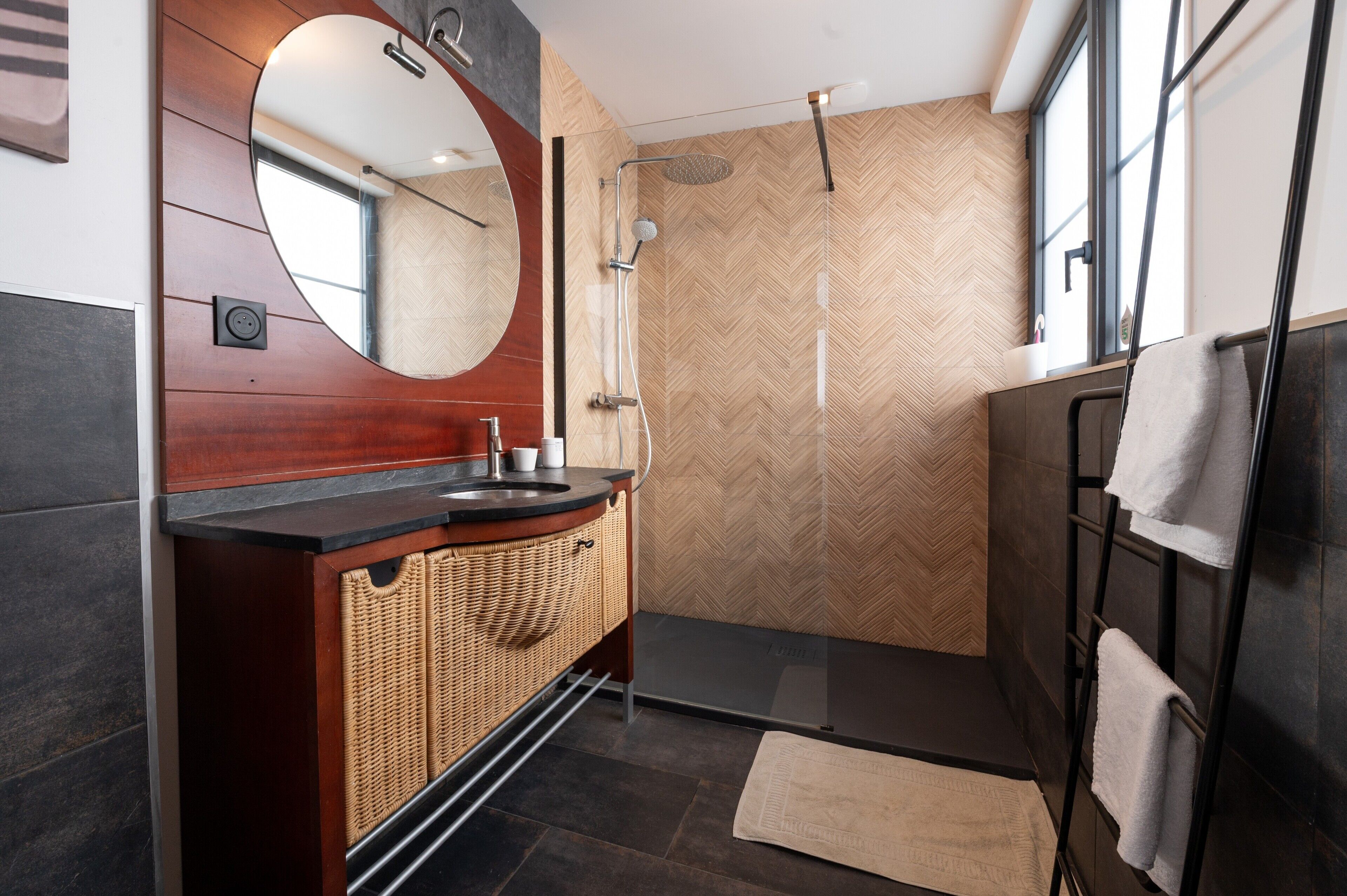 Douche, serviettes fournies