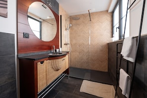 Shower, towels