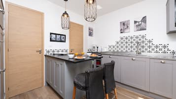 KĂŒhlschrank, Mikrowelle, Ofen, Herdplatte