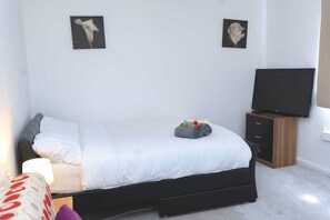 1 bedroom, iron/ironing board, internet, bed sheets