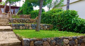 Property grounds - Villa 'Tramuntana' with Sea View, Wi-Fi and Air Conditioning (Costa d'en Blanes)