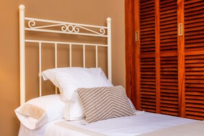 4 habitaciones, escritorio, tabla de planchar con plancha y wifi 